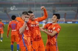 1xBit体育馆-淄博蹴鞠队员团结协作，努力击败对手取得胜利