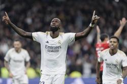 1xBit体育教练-瓦伦西亚大获全胜，欧冠比赛震惊全球