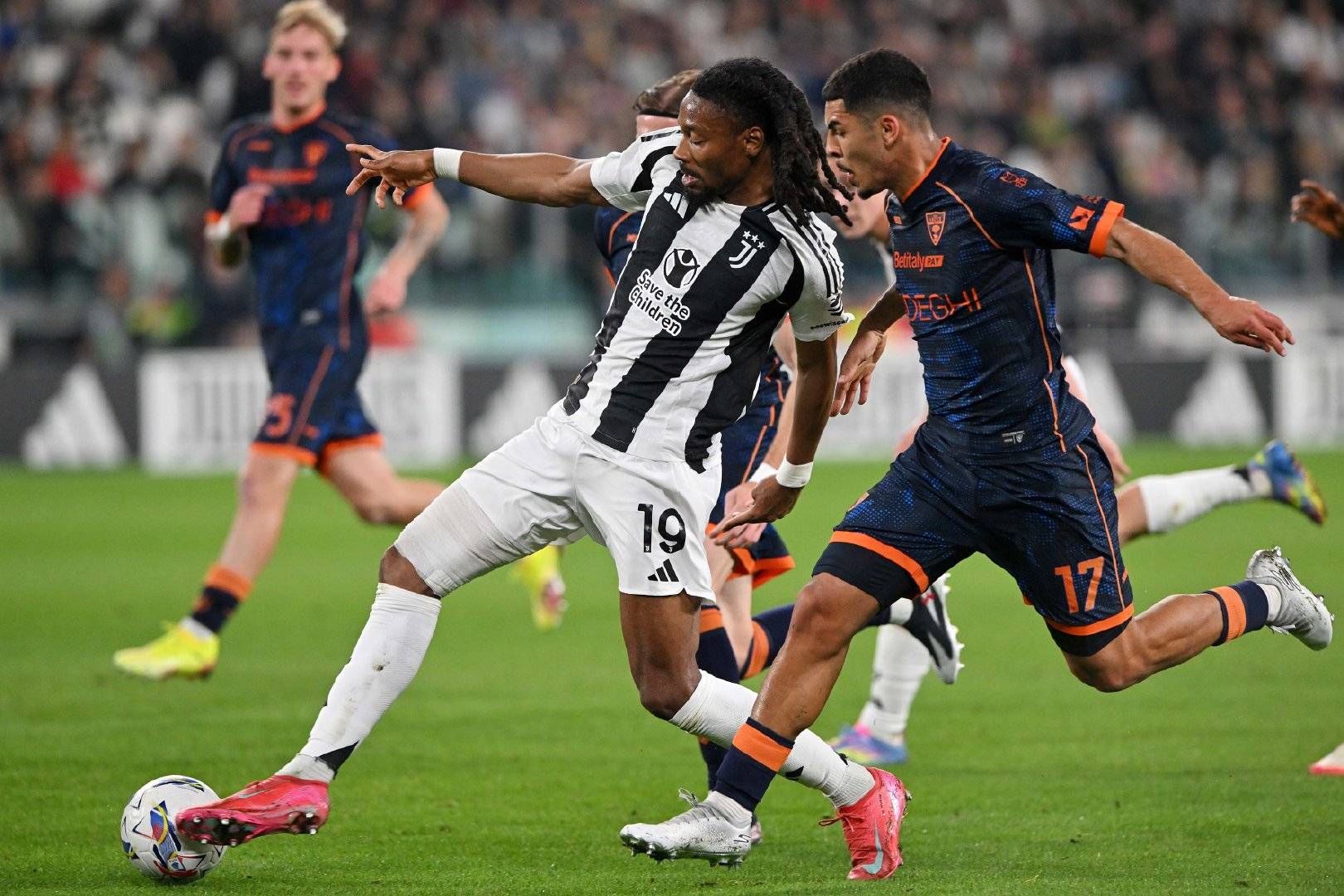 尤文图斯客场逆袭，惊险战胜博洛尼亚