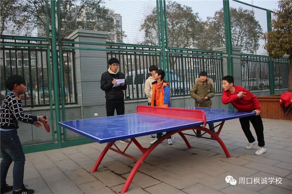 比赛中出现激烈厮杀，两队互有来回