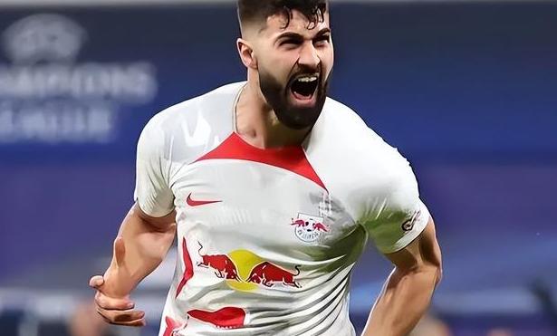 里尔中卫表现稳健，球队防守体系反弹