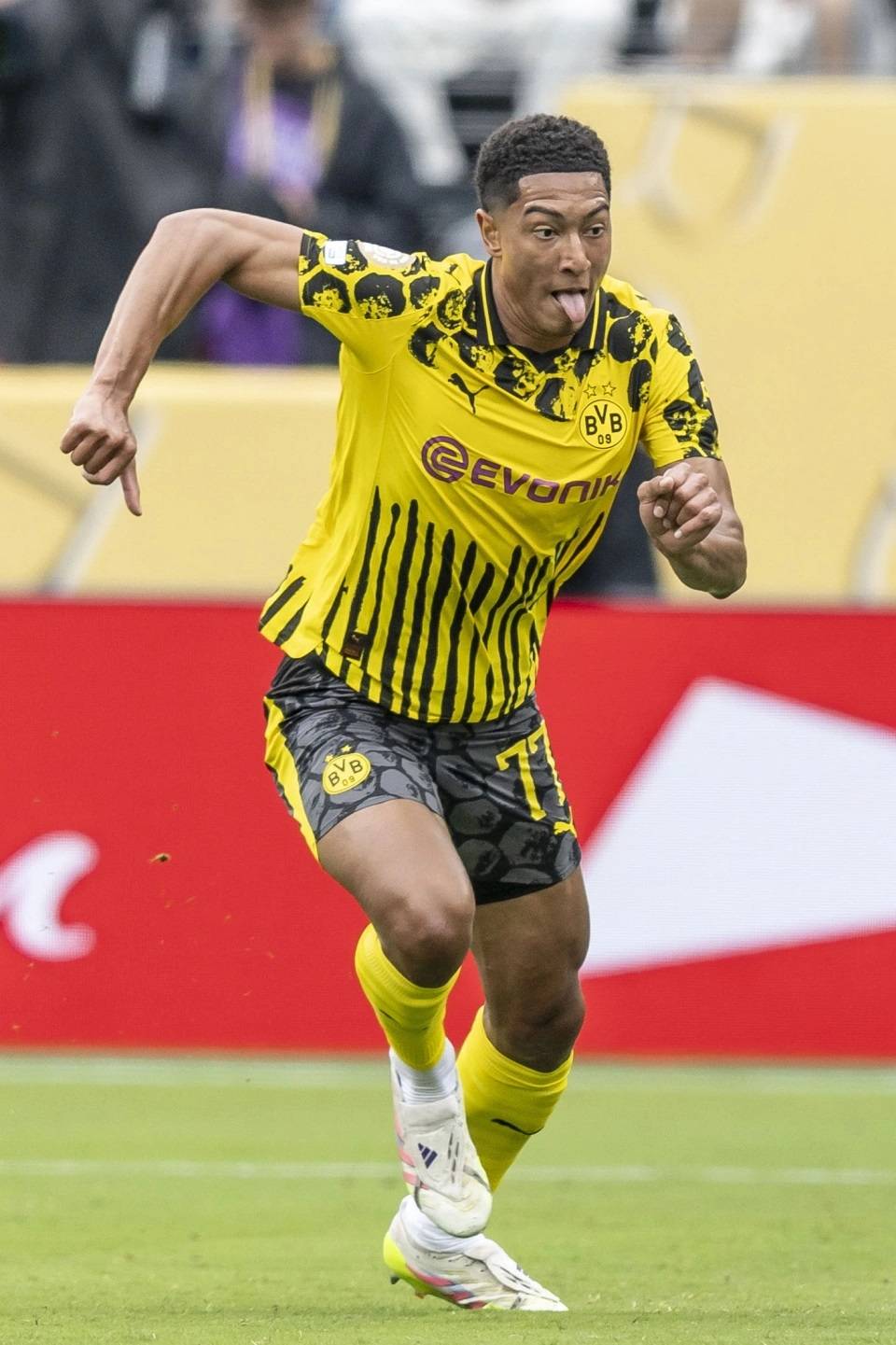 曼城大胜多特蒙德,成功晋级半决赛 曼城大胜多特蒙德,成功晋级半决赛