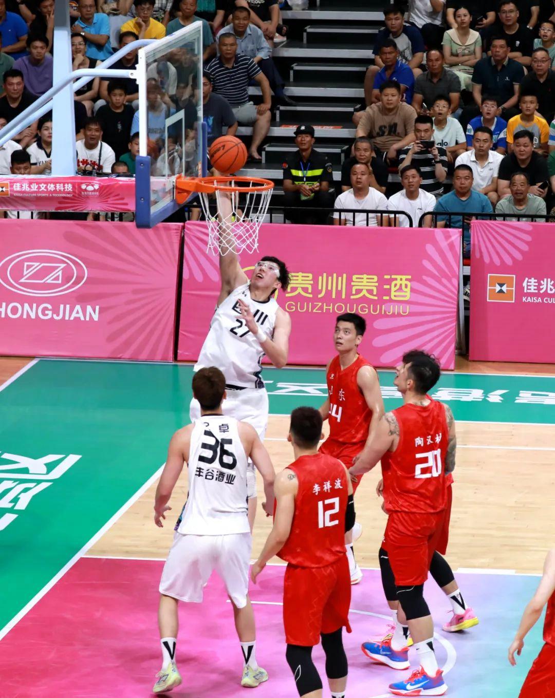 四川男篮取得胜利，士气高涨