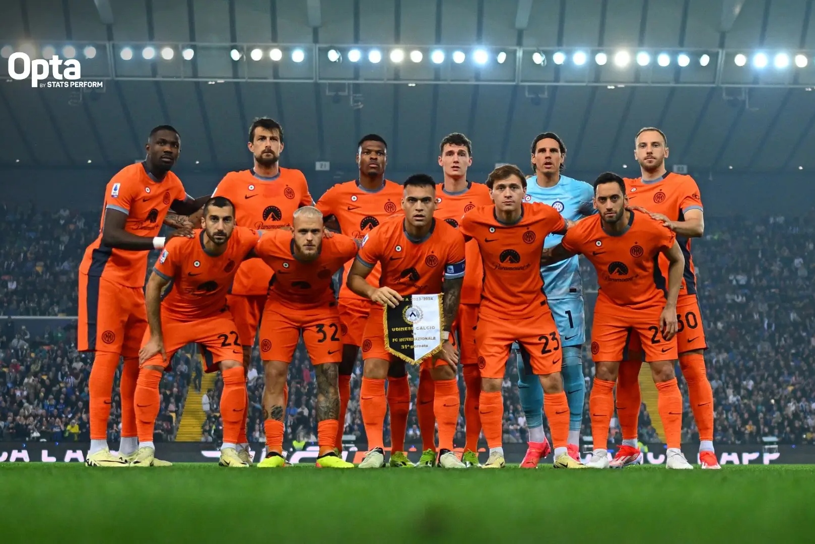 包含国际米兰阵容调整成谜，备战激烈意甲赛事的词条