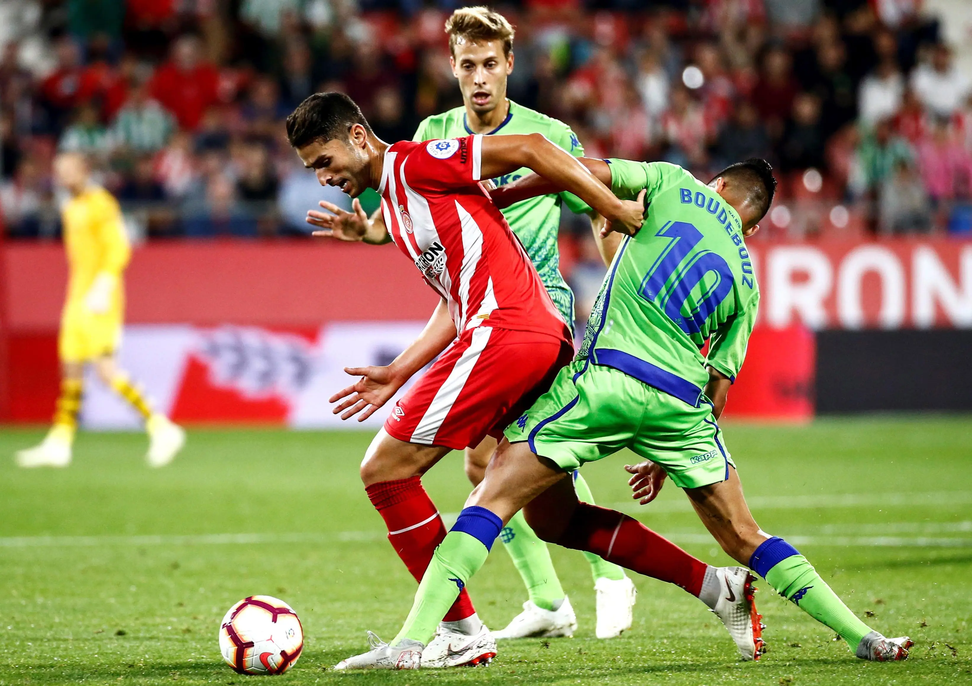 热血沸腾，赛场上演激情碰撞