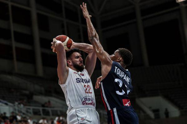 包含全球精英篮球大赛激情上演，争夺激烈的词条