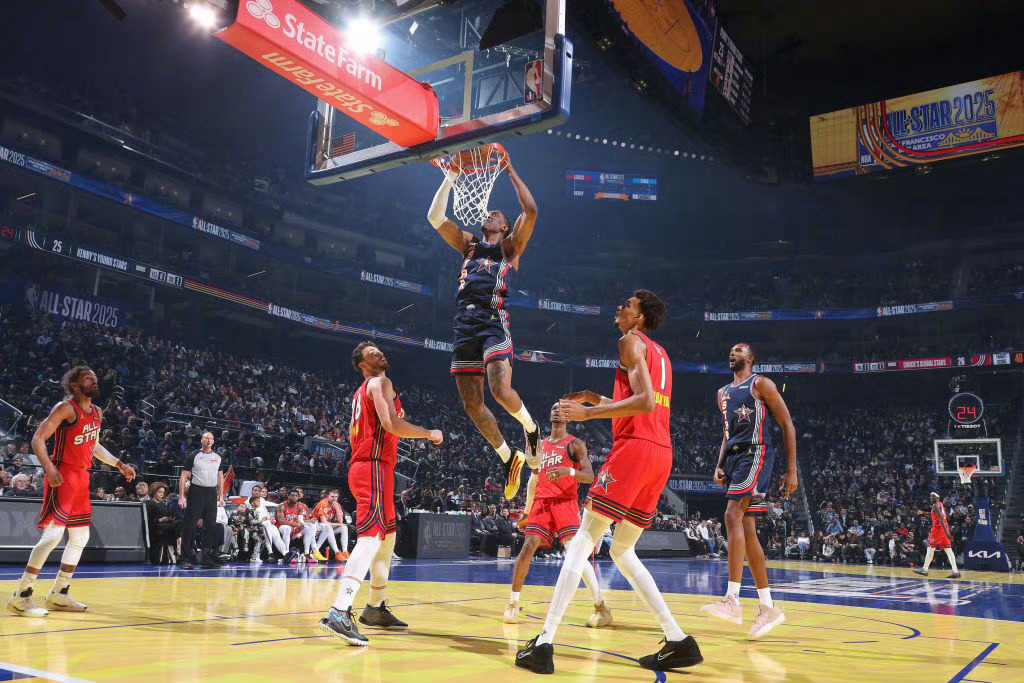 包含全球精英篮球大赛激情上演，争夺激烈的词条