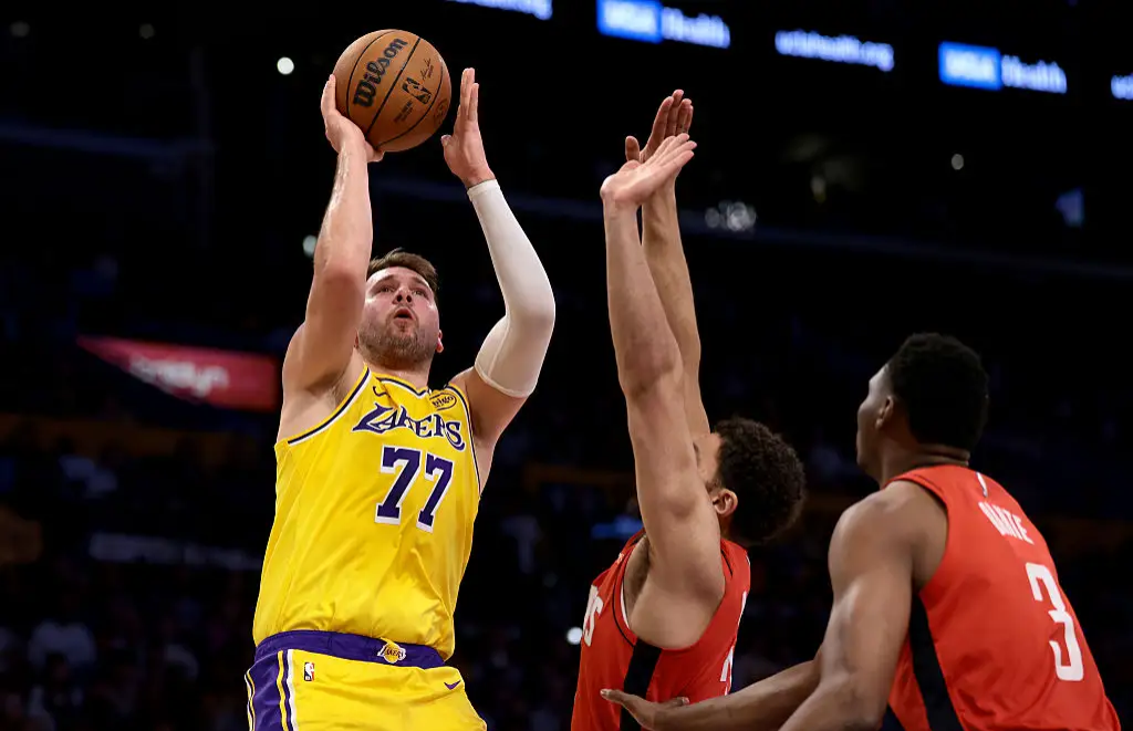 活塞客场战胜雄鹿，福尔茨出色助攻