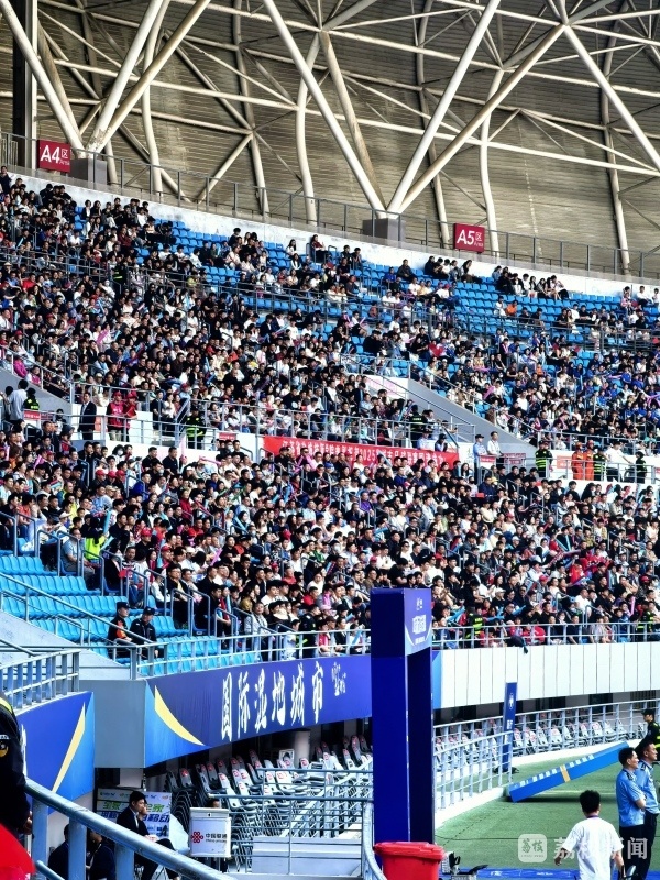 体育世界足球热度不减，球迷热情高涨的简单介绍